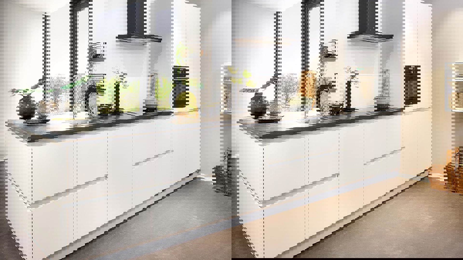 Rechte witte keuken, greeploos