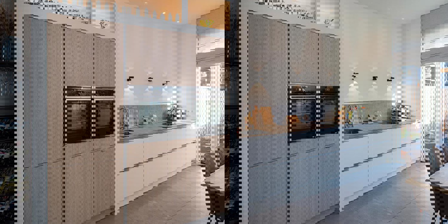 2 Greeploze Siematic keuken met kastenwand