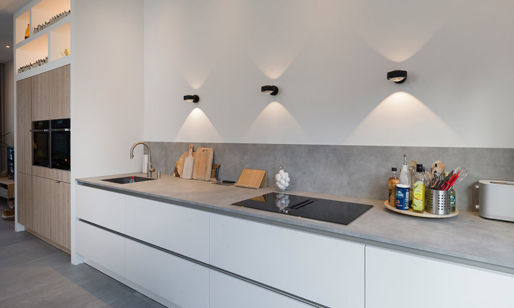 Rechte SieMatic keuken met kastenwand