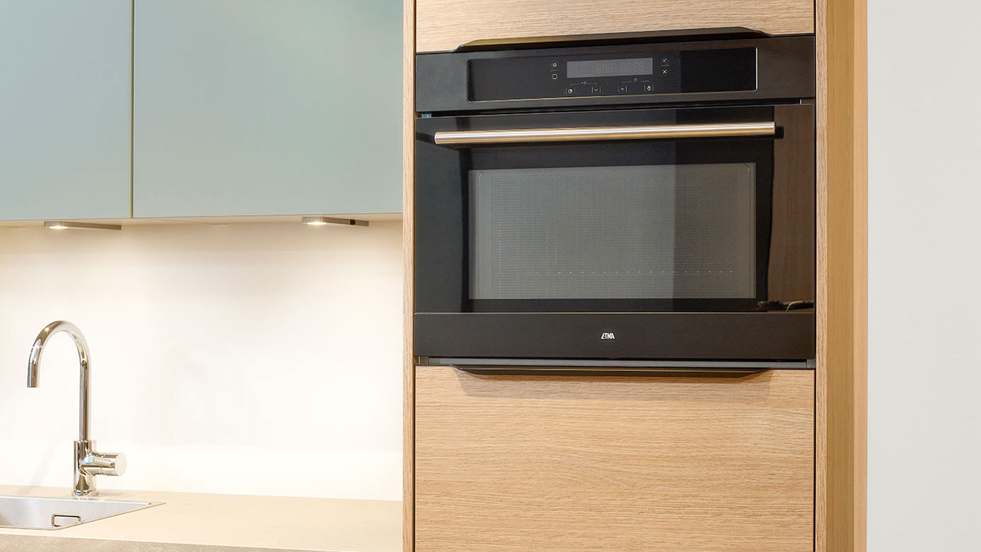 Moderne rechte keuken, oven