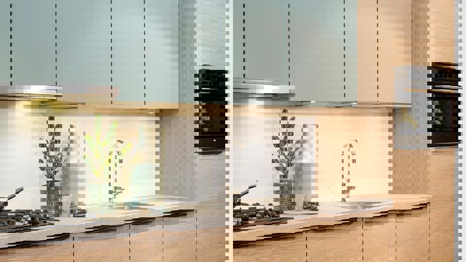 Moderne rechte keuken, verlichting