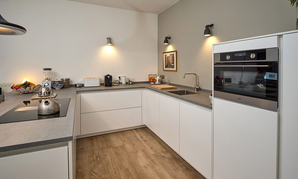 Witte SieMatic keuken Amsterdam, greeploos
