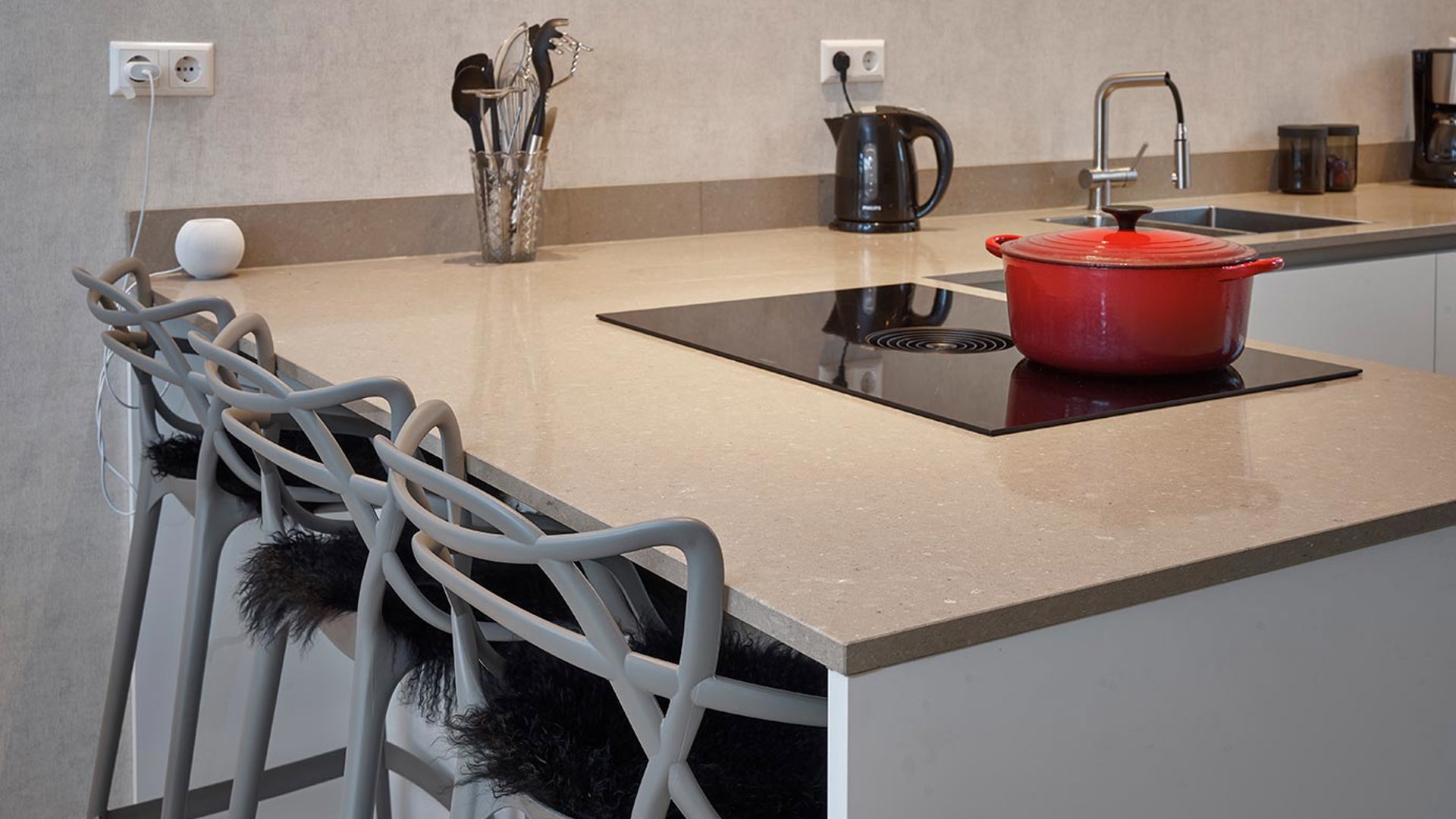 Greeploze keuken met kastenwand Amsterdam, bar