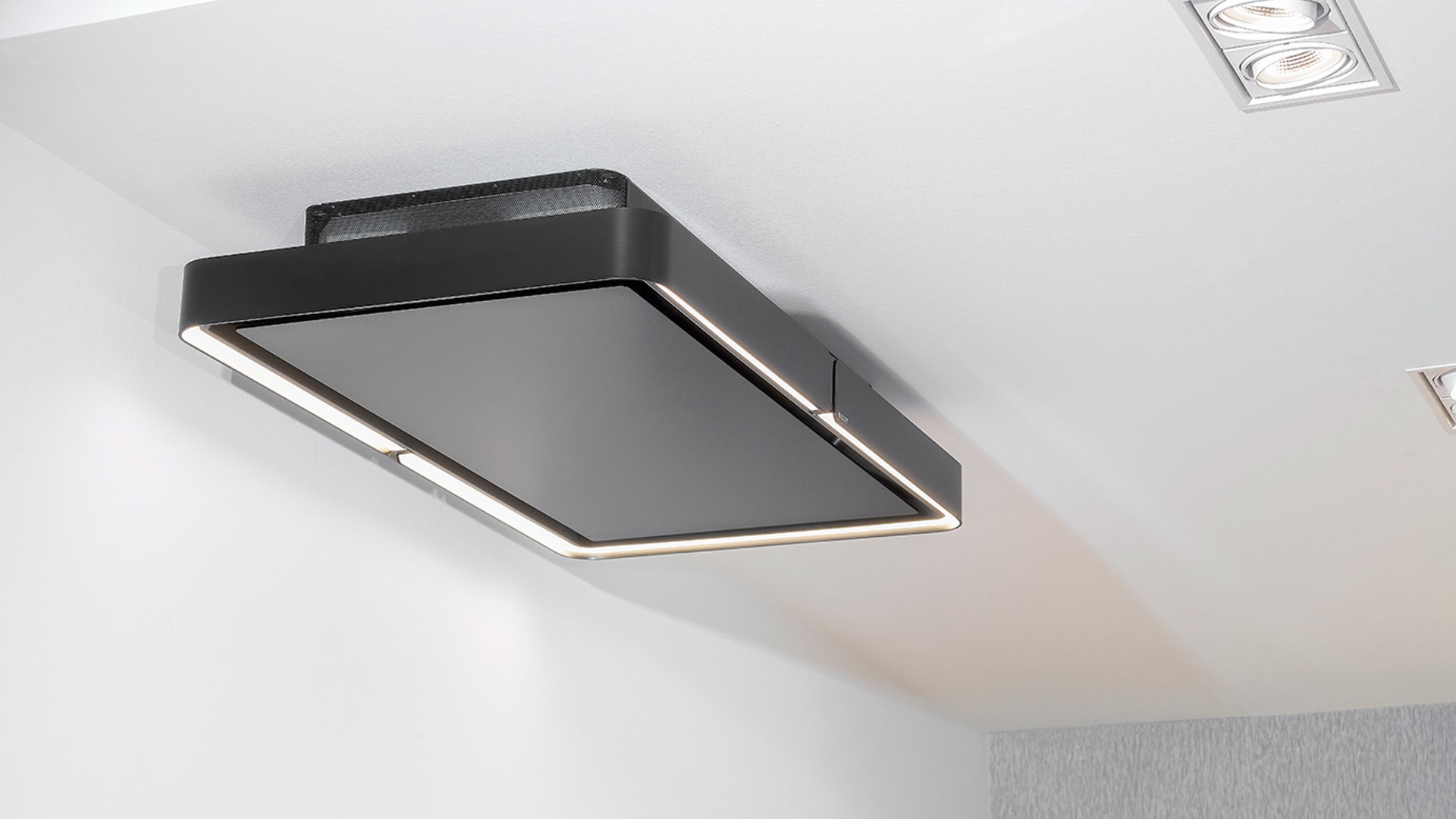 Luxe greeploze keuken, afzuigunit plafond