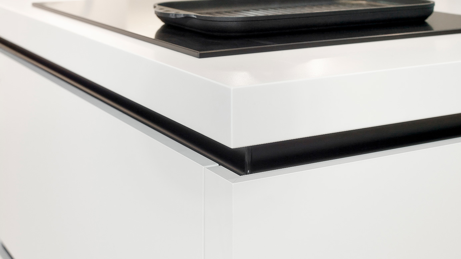 Moderne witte keuken, werkblad