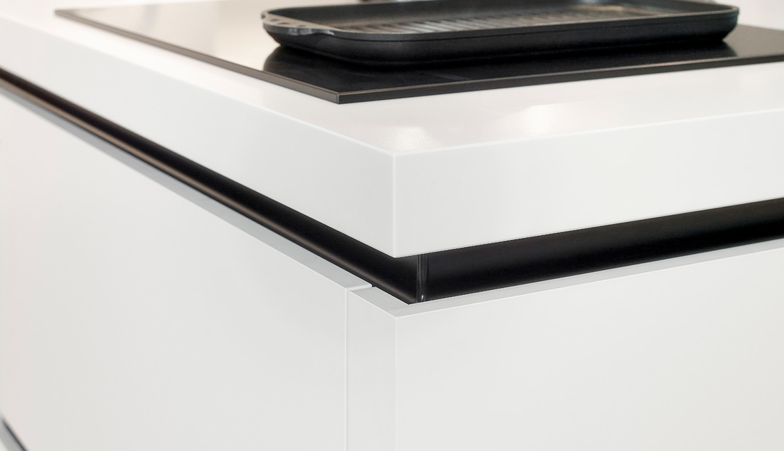 Moderne witte keuken, werkblad
