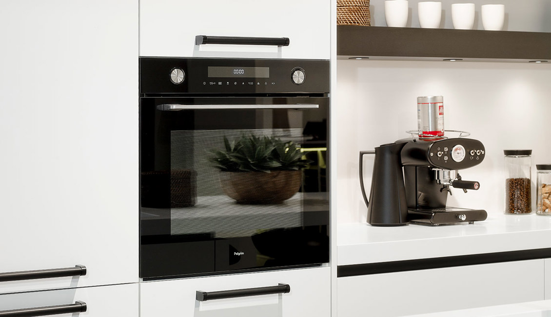Moderne witte keuken, oven