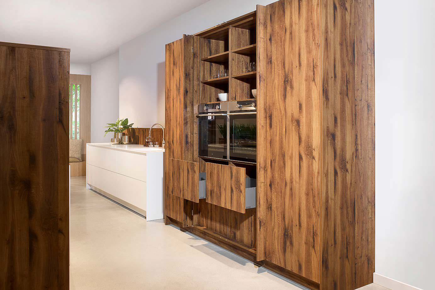 Luxe design keuken, kastenwand met lades