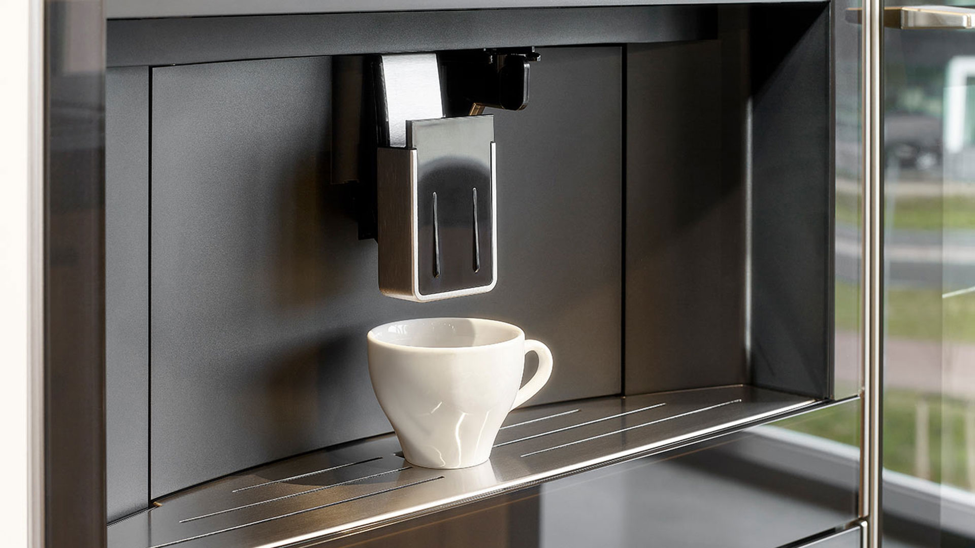Moderne luxe keuken, inbouw koffiemachine