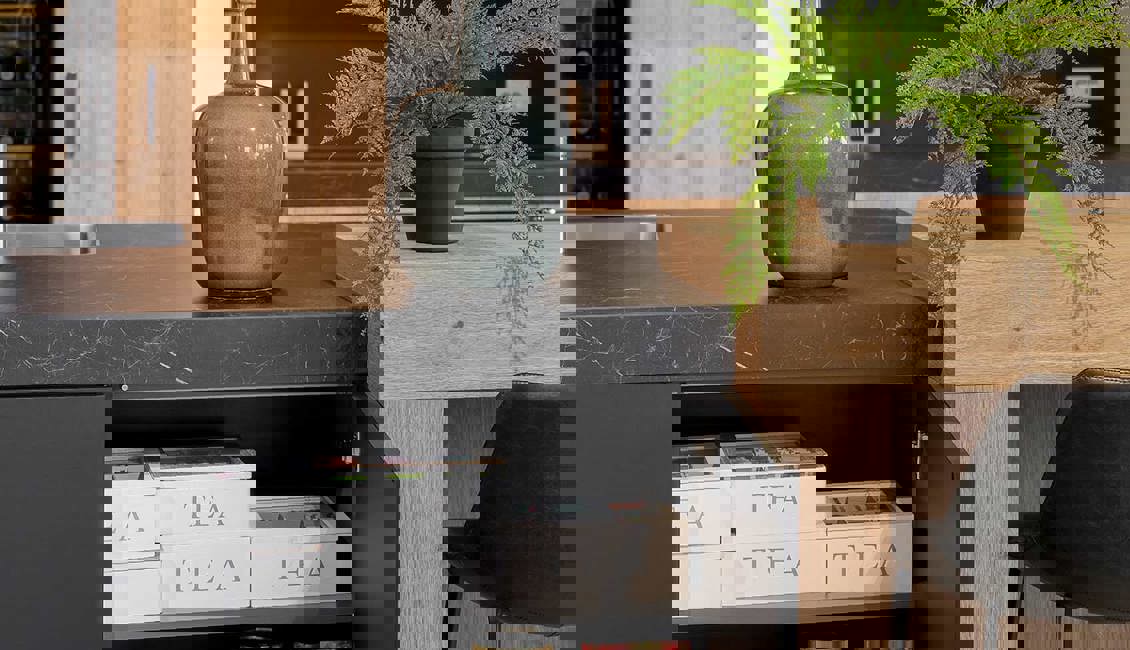 Moderne luxe keuken, kast in eiland