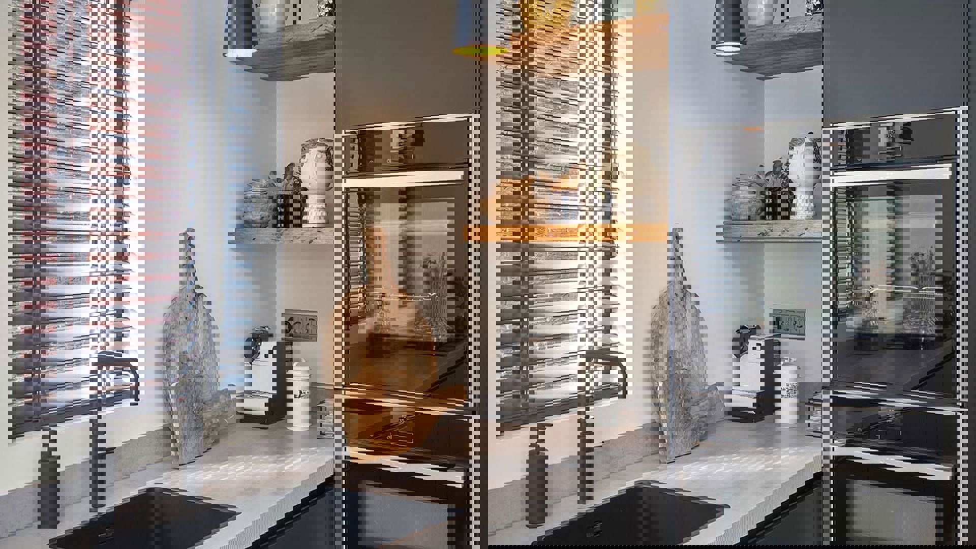 Zwarte moderne keuken Haarlem, wandschappen