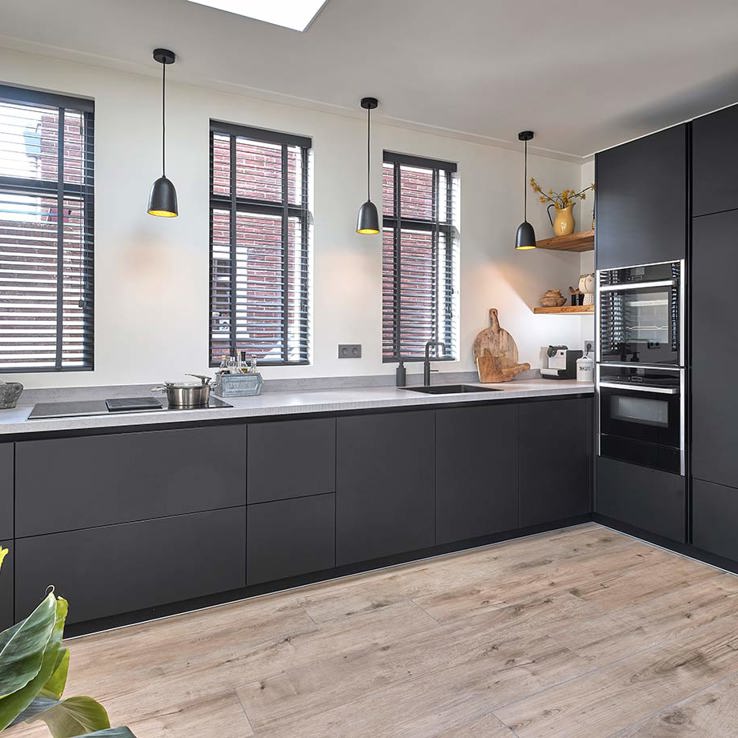 Mat zwarte keuken. Volop tips, trends en voorbeelden (incl. prijzen)