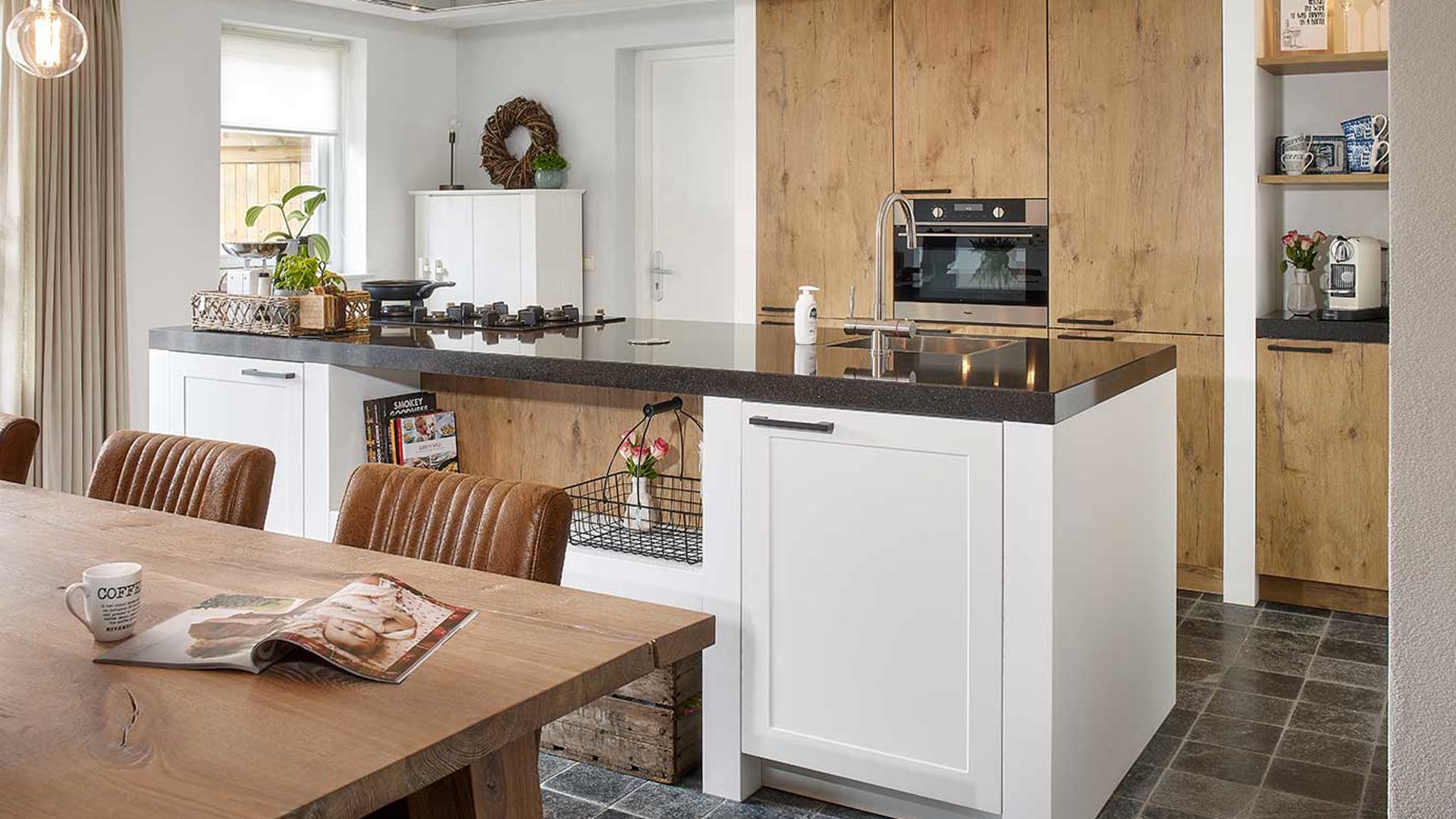 Landelijke keuken twee kleuren