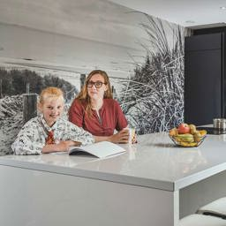 Moderne keuken met eiland Katwijk, wit met zwart