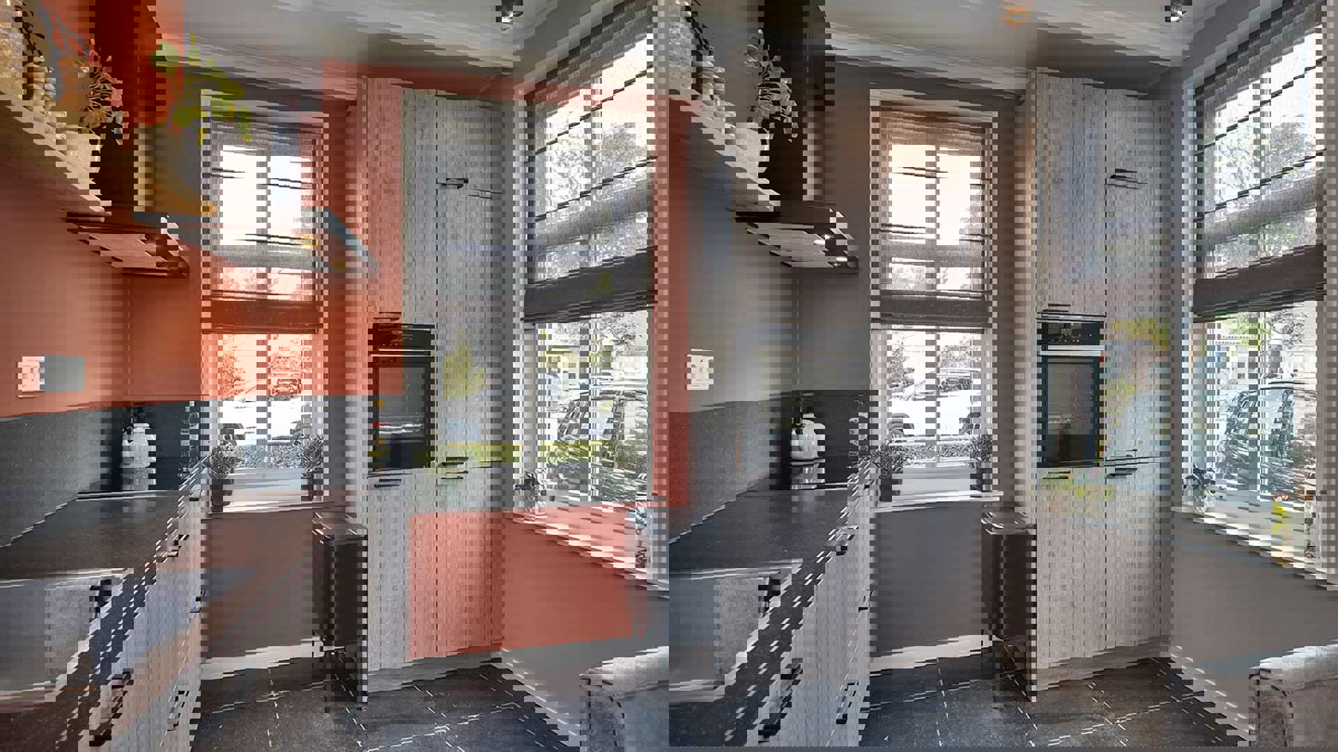 Houten keuken met kastenwand Zeeland, losse kasten