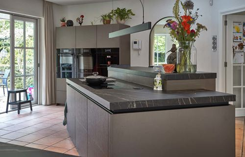 Design keuken met eiland Bussum, brons
