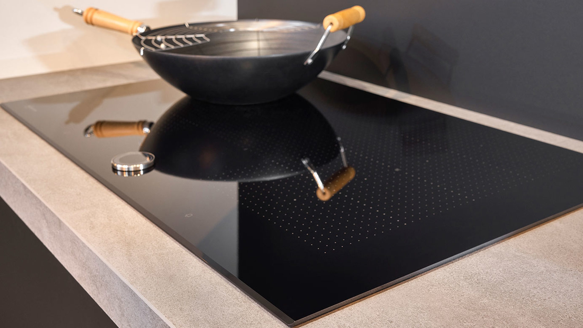 Industriële keuken, inductiekookplaat