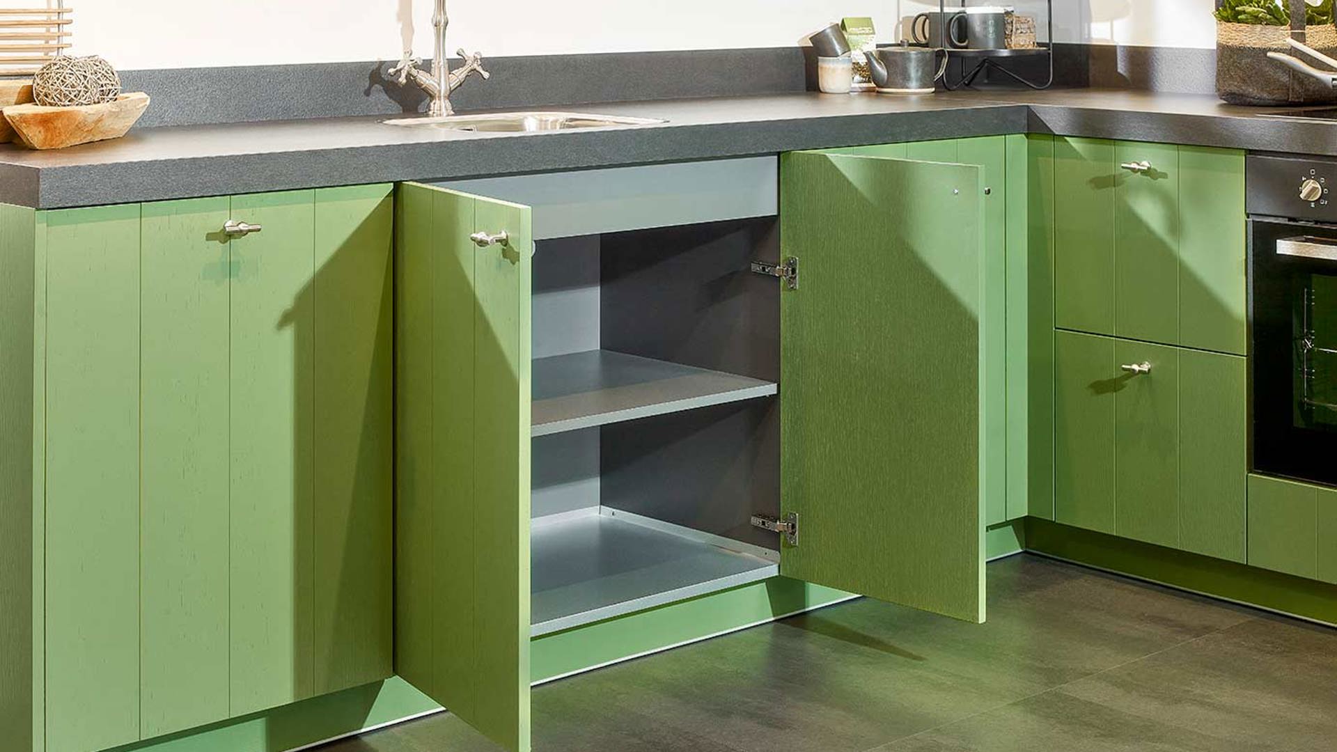Groene hoekkeuken, spoelkast