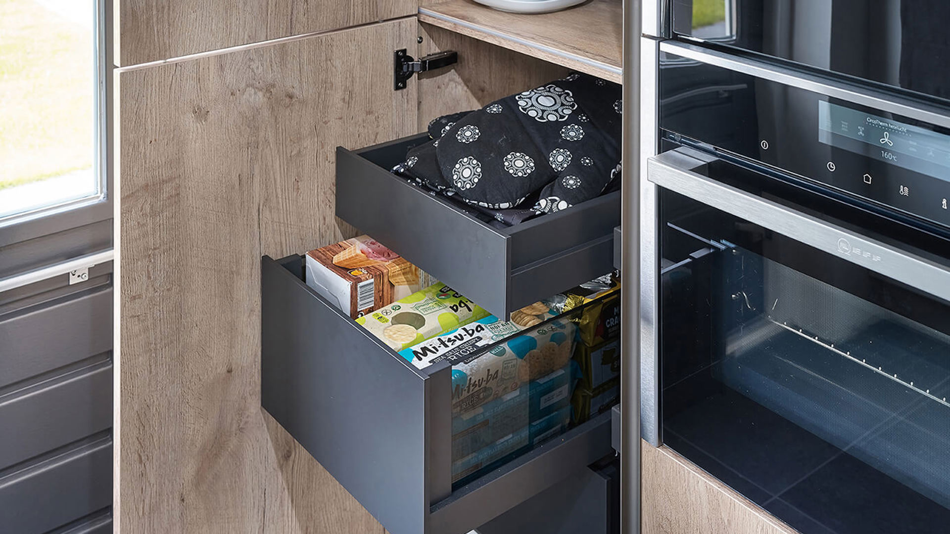 Hoekkeuken met lades in Heinkenszand