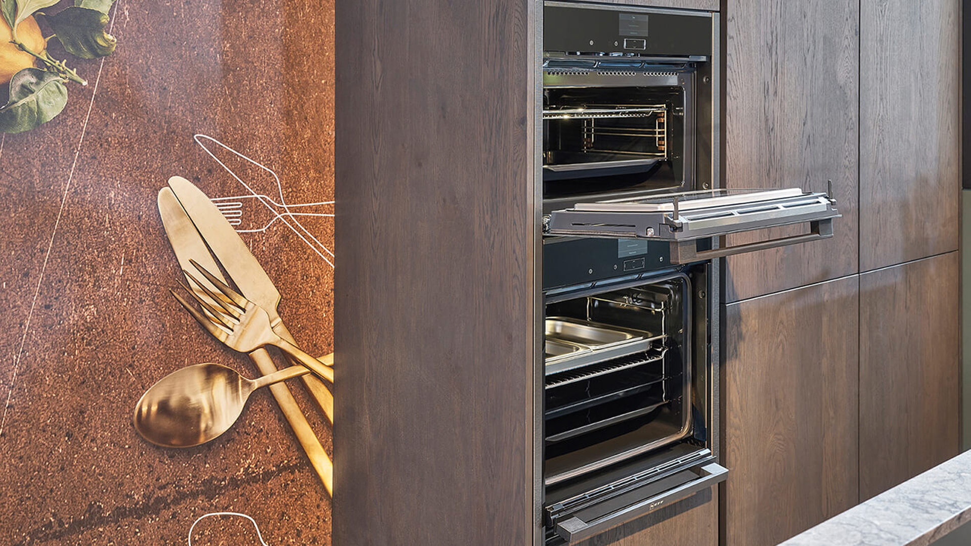Moderne keuken met inbouwapparatuur
