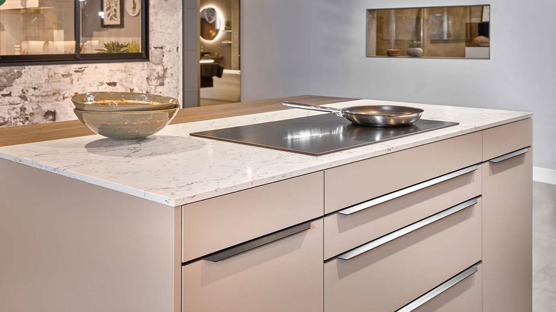 Moderne keuken met kookeiland