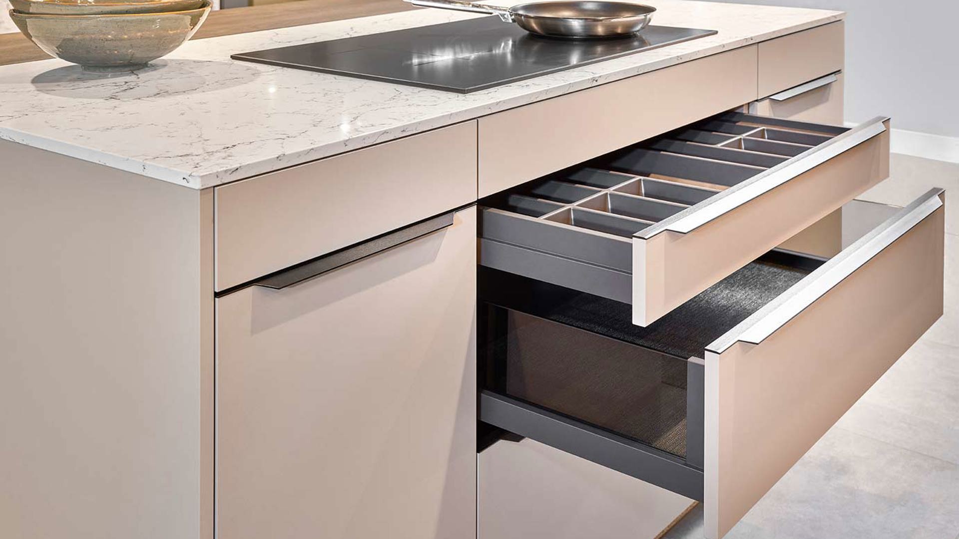Moderne keuken met lades