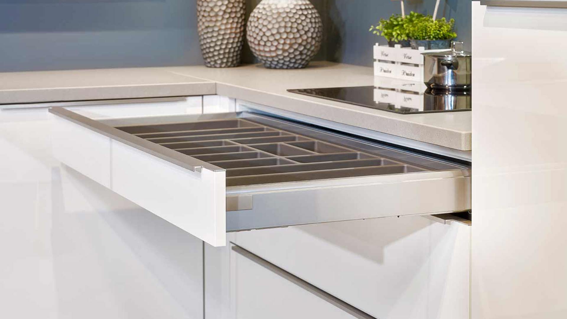 Moderne hoekkeuken met lades