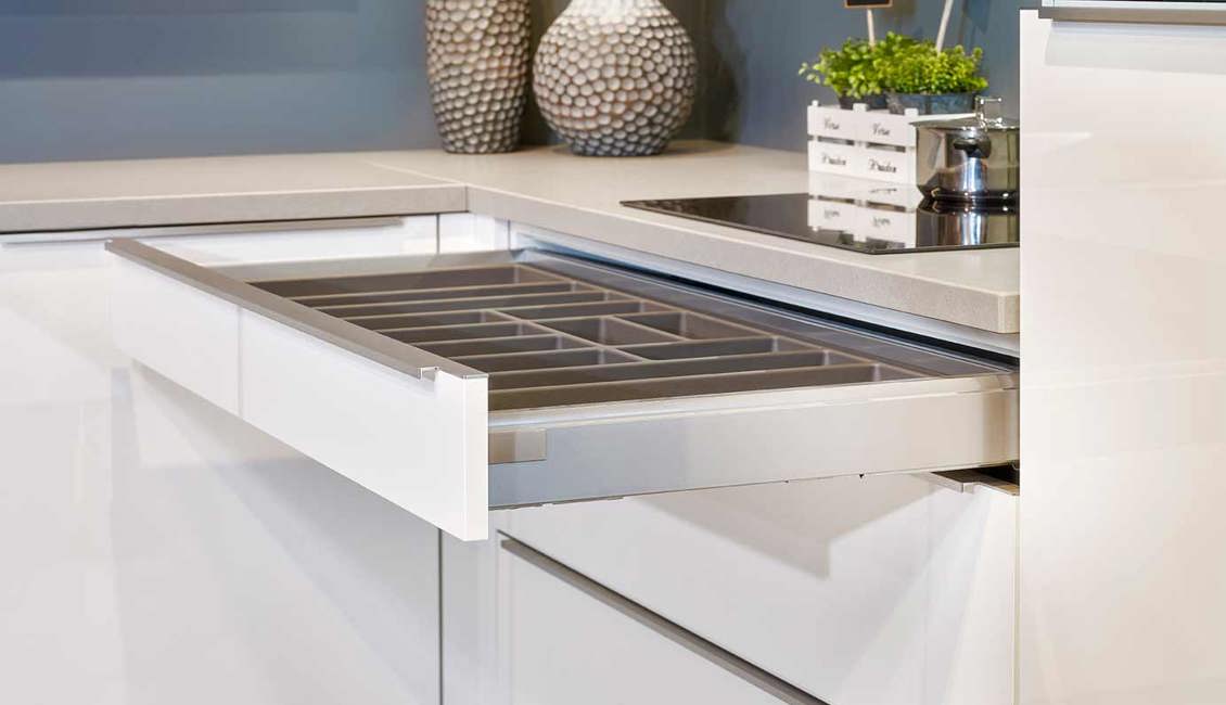Moderne hoekkeuken met lades