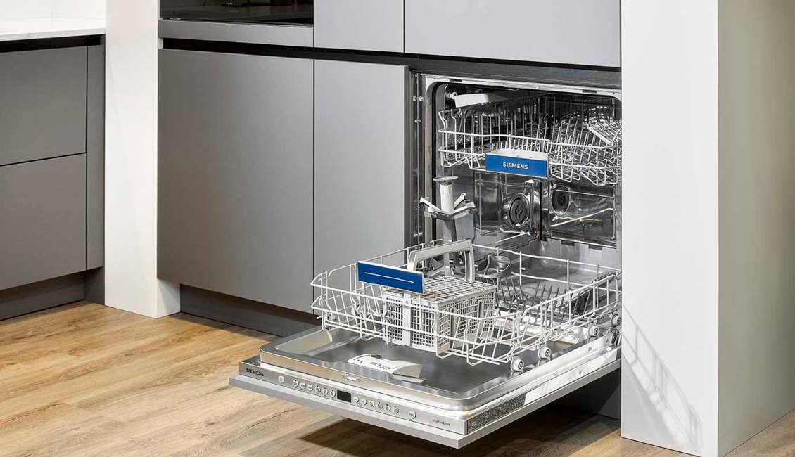 Greeploze hoekkeuken met vaatwasser van het merk Siemens