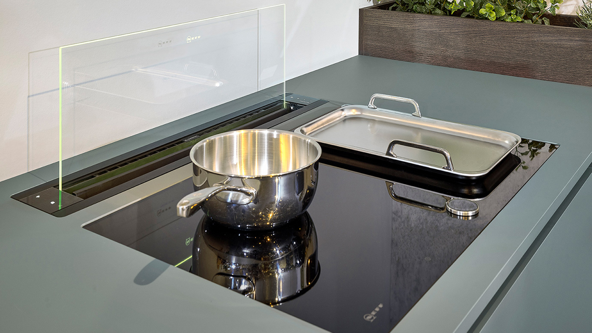 Groene fenix keuken met inductiekookplaat