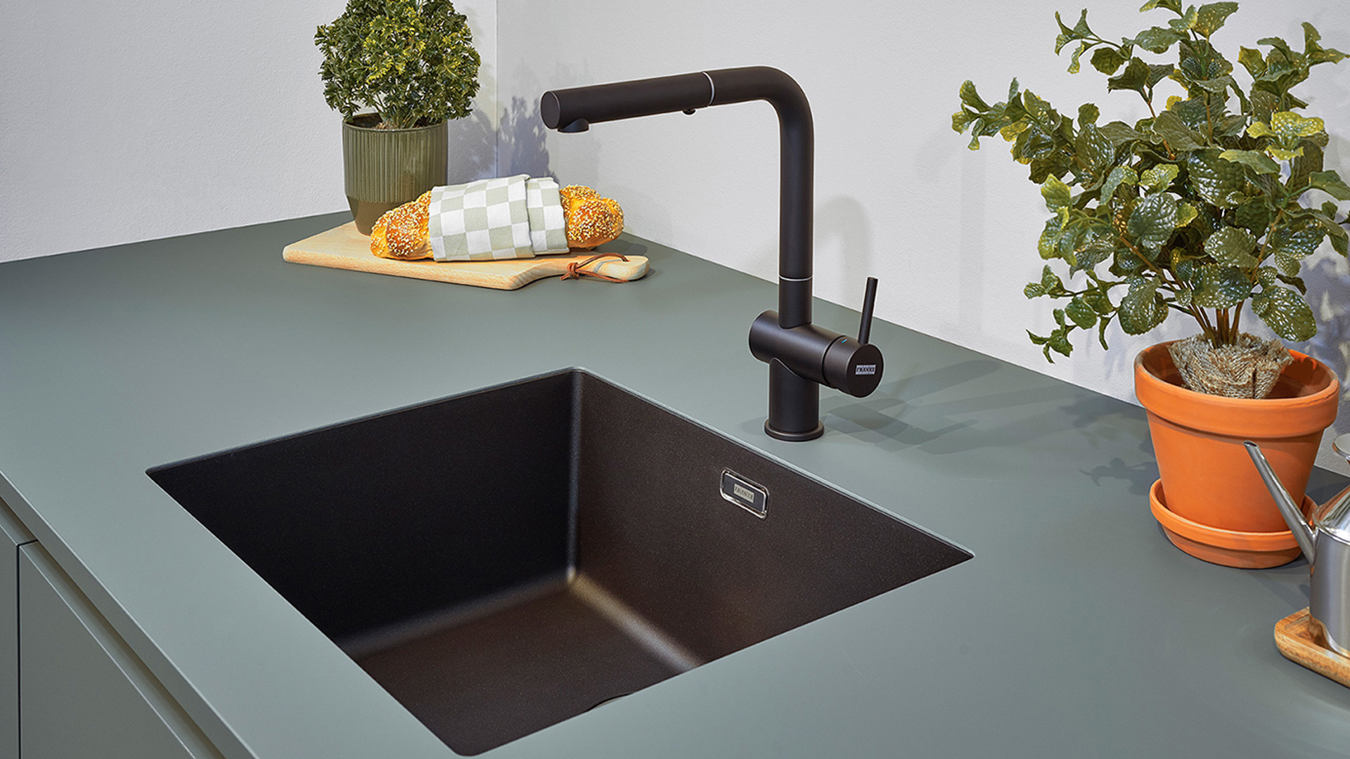 Groene fenix keuken met spoelbak