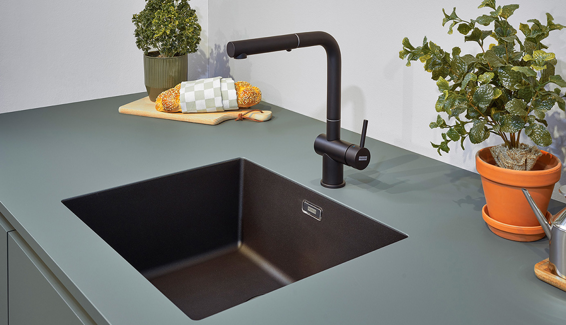Groene fenix keuken met spoelbak