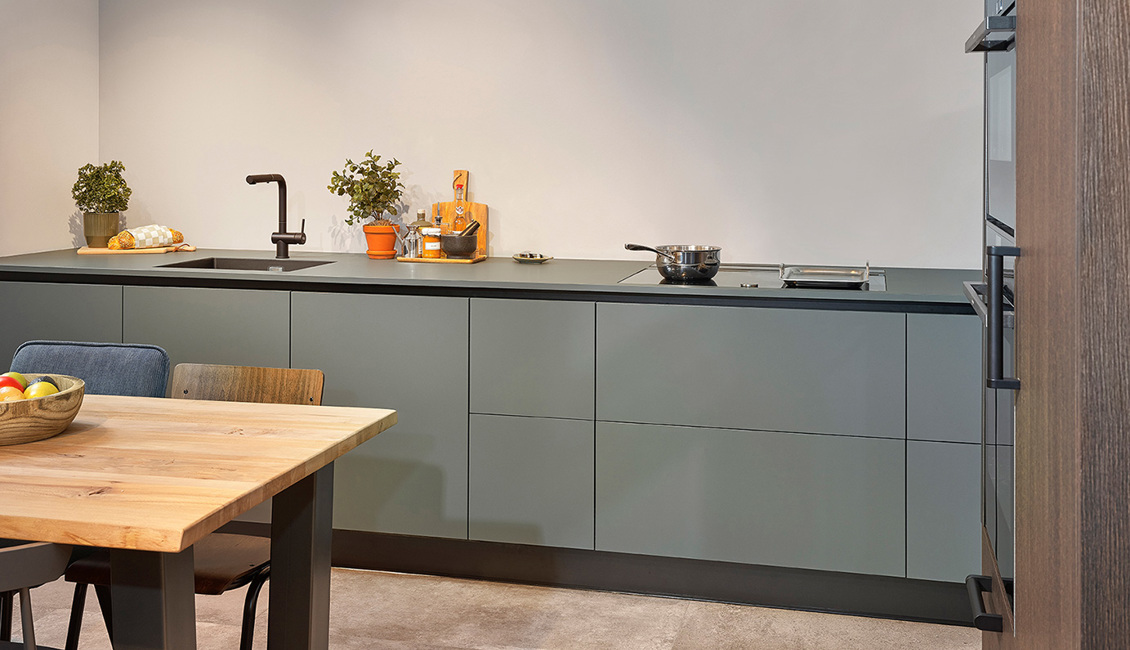 Groene fenix keuken met opbergruimte