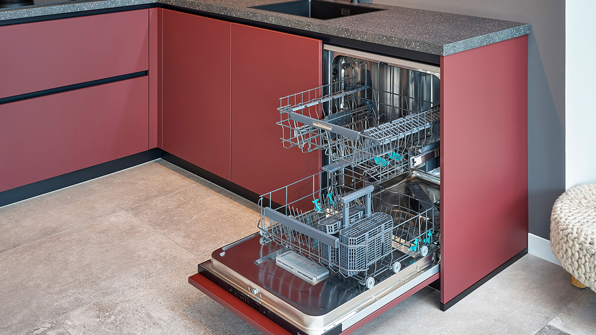 Roestrode keuken met vaatwasmachine
