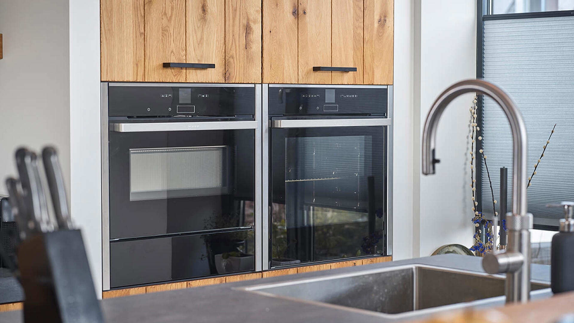 Strakke keuken met inbouwapparatuur NEFF