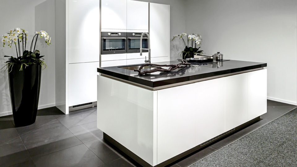 Moderne keuken met eiland