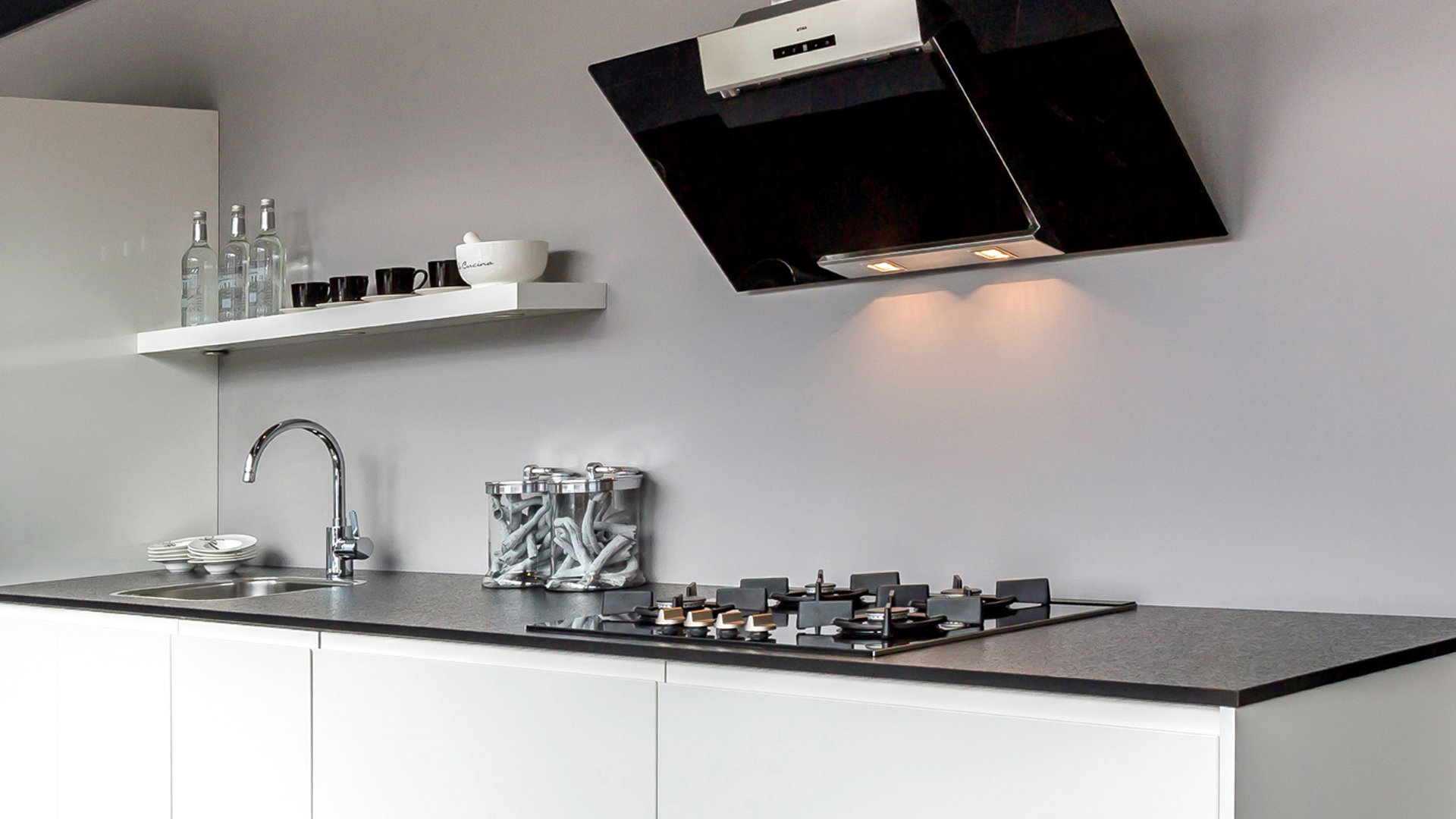 Moderne keuken met ATAG wandafzuigkap