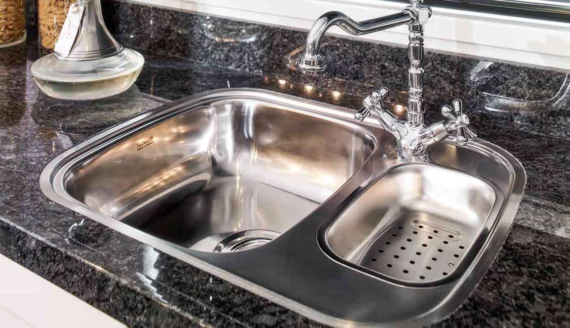 Landelijke keuken met anderhalf spoelbak