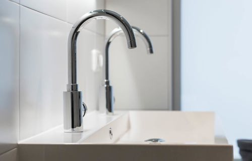 Badkamer Heerde met dubbele kraan