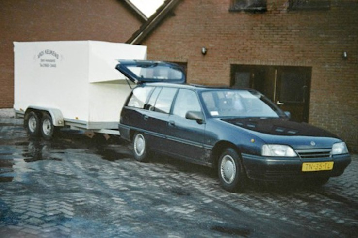 DB Keukens in 1991. Auto met aanhanger.