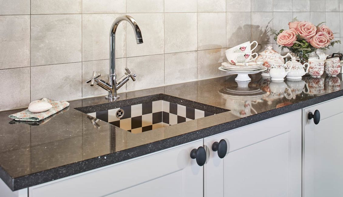 Tijdloze keuken met granieten spoelbak