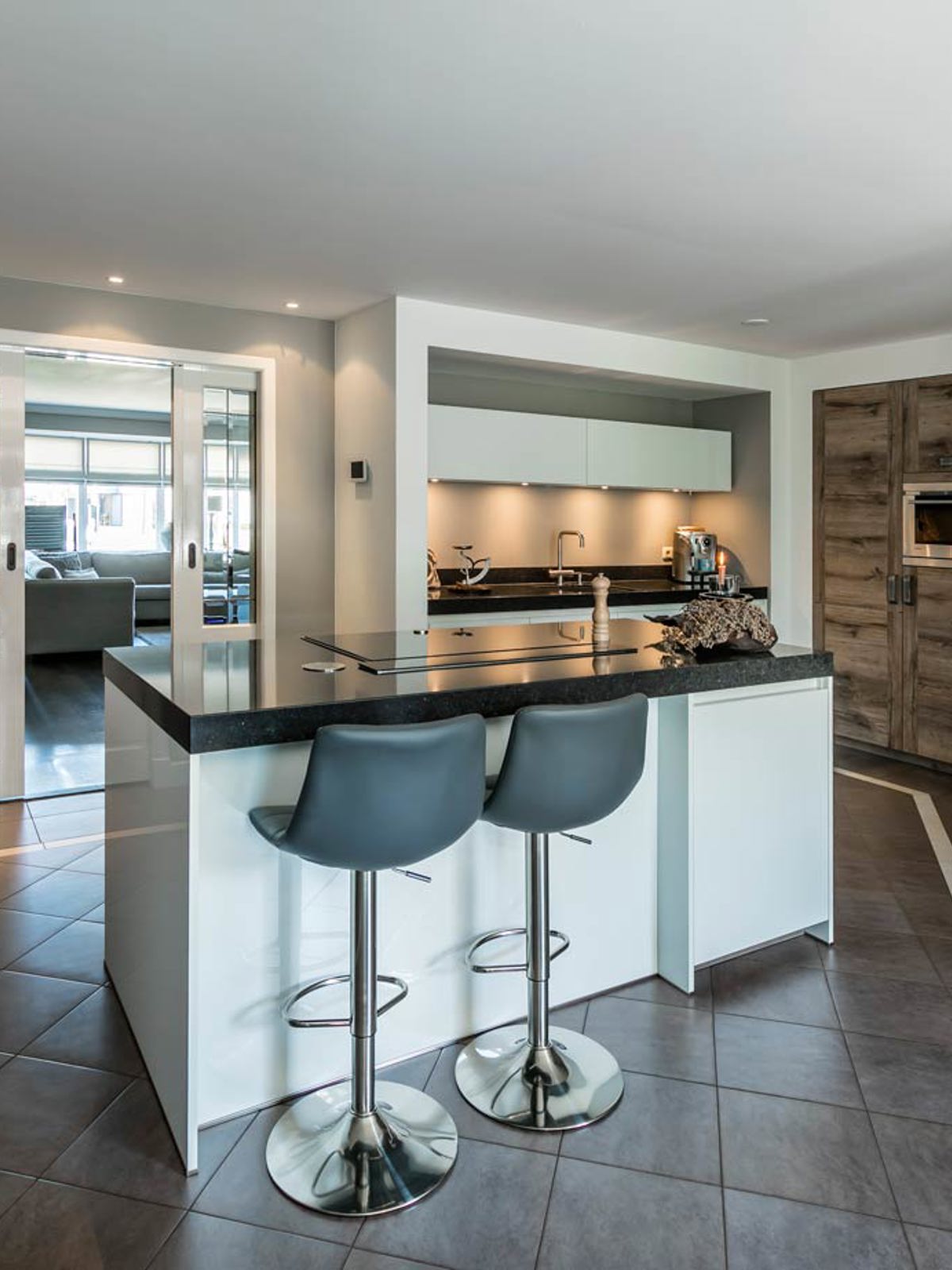 Prachtige eilandkeuken met Miele downdraft afzuigsysteem Marieke en Gerald Baan uit Rijssen