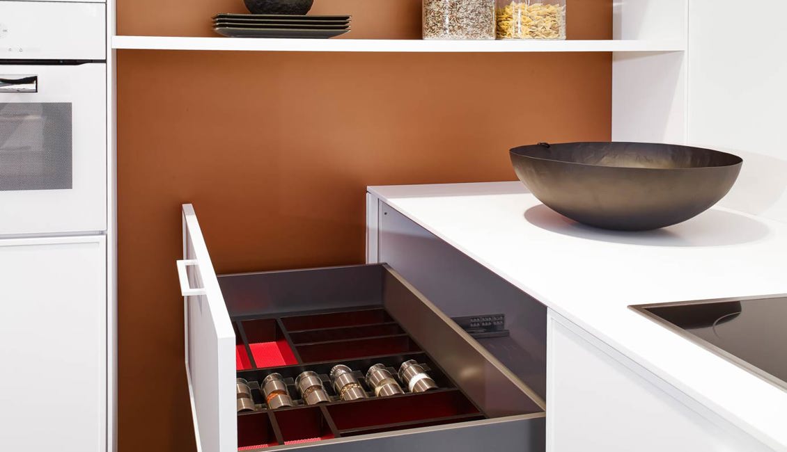 Witte Ton sur Ton design keuken met lades