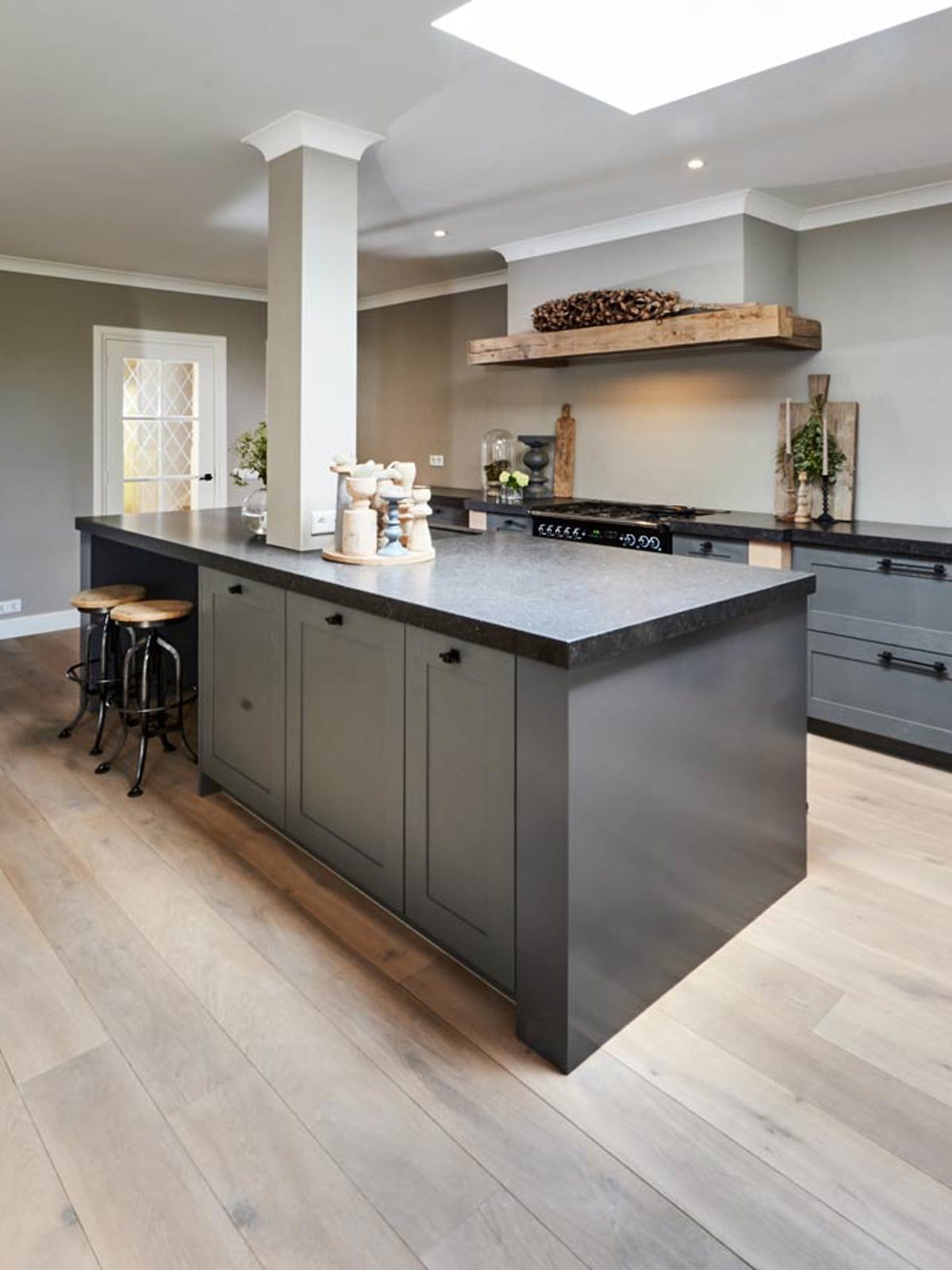 Pittige blauwgrijze keuken René en Cora Nagelkerke uit Waarde