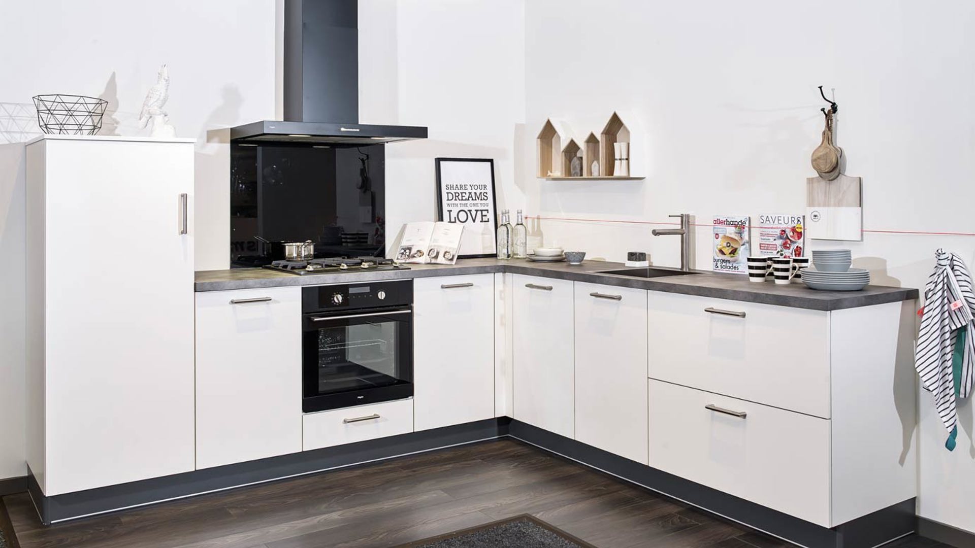 Witte keuken in hoekopstelling