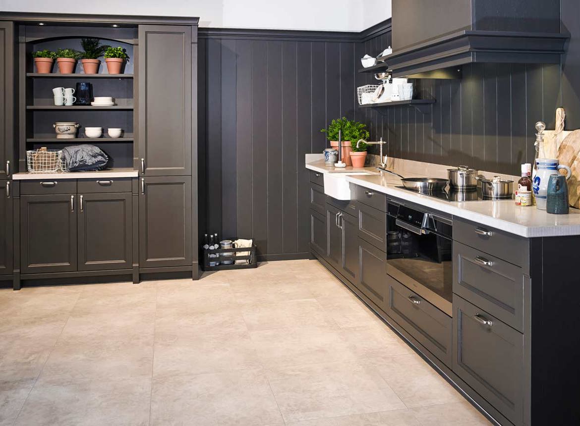 Verwonderlijk Zwarte landelijke keuken met grijs aanrechtblad. Bekijk foto's FR-62