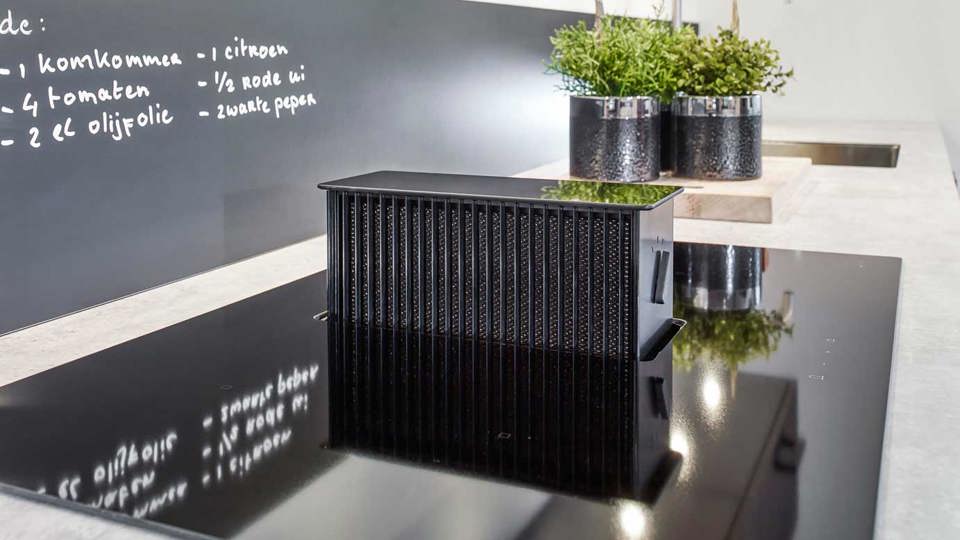 Industriële keuken met afzuiging in werkblad (Novy One)