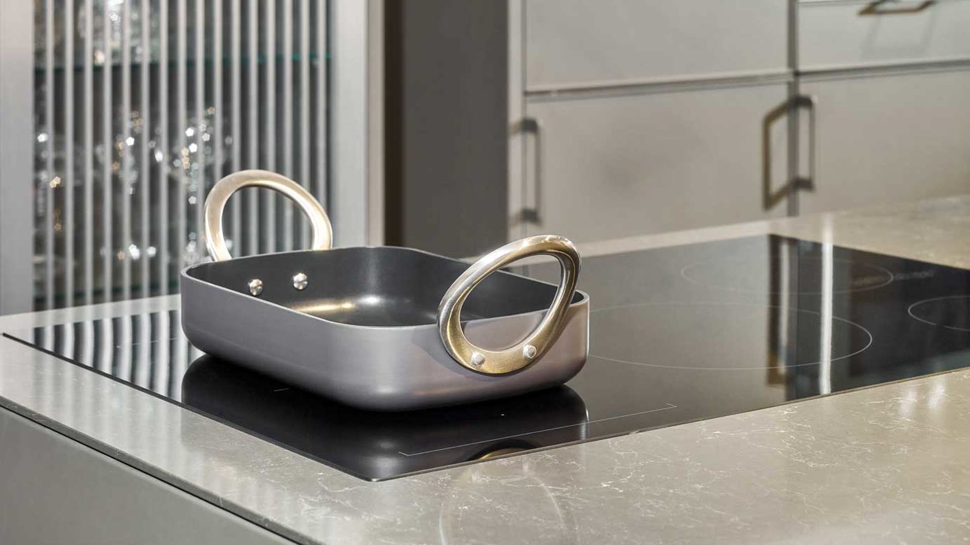 SieMatic kookeiland met composiet werkblad en inductiekookplaat