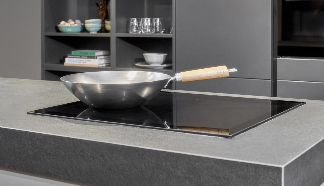 SieMatic keukeneiland met keramiek werkblad en greeploos front