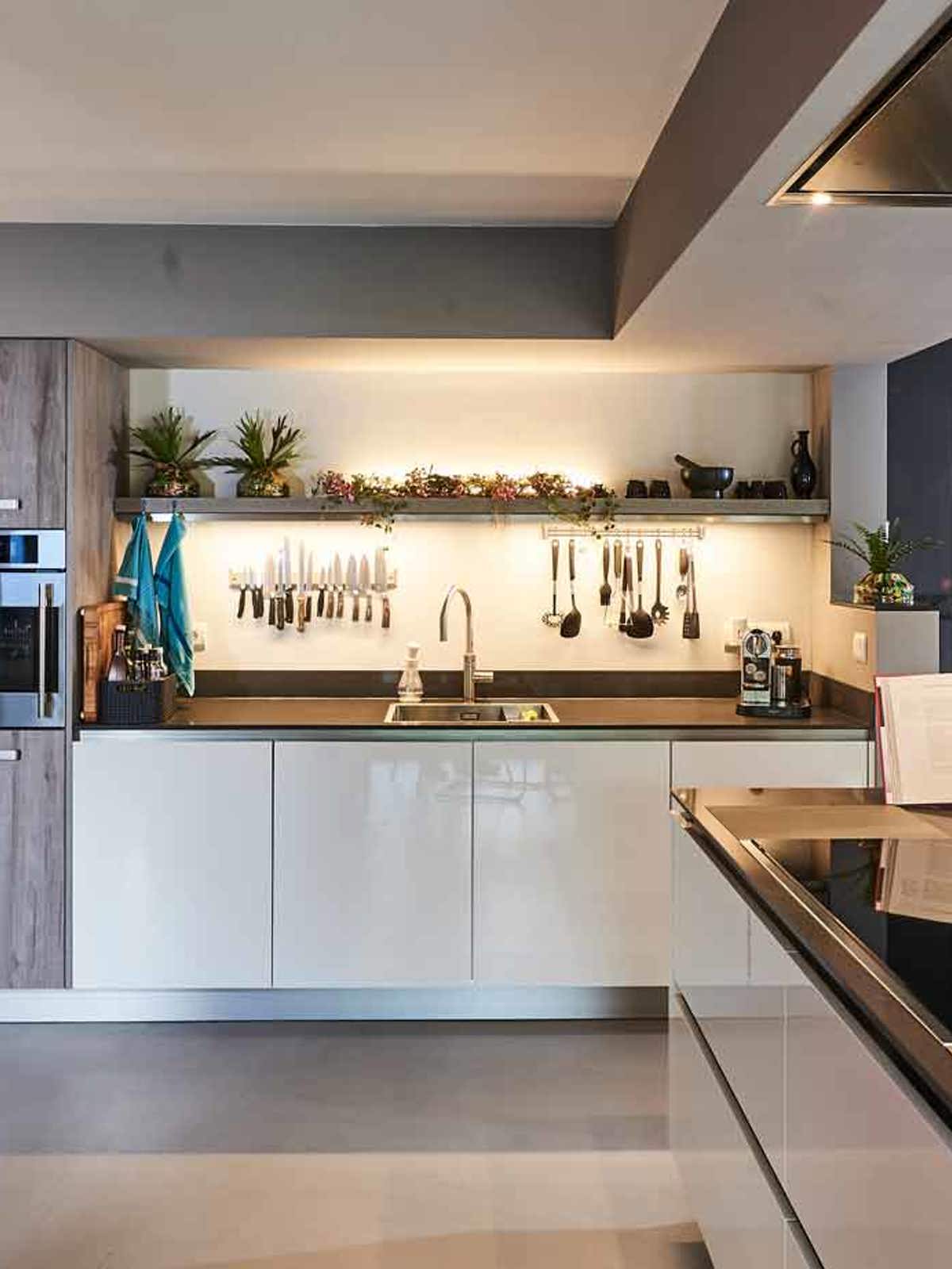 Licht en ruimte in nieuwe keuken Kees den Boer en Cobi Haartsen uit ’s Heer-Hendrikskinderen